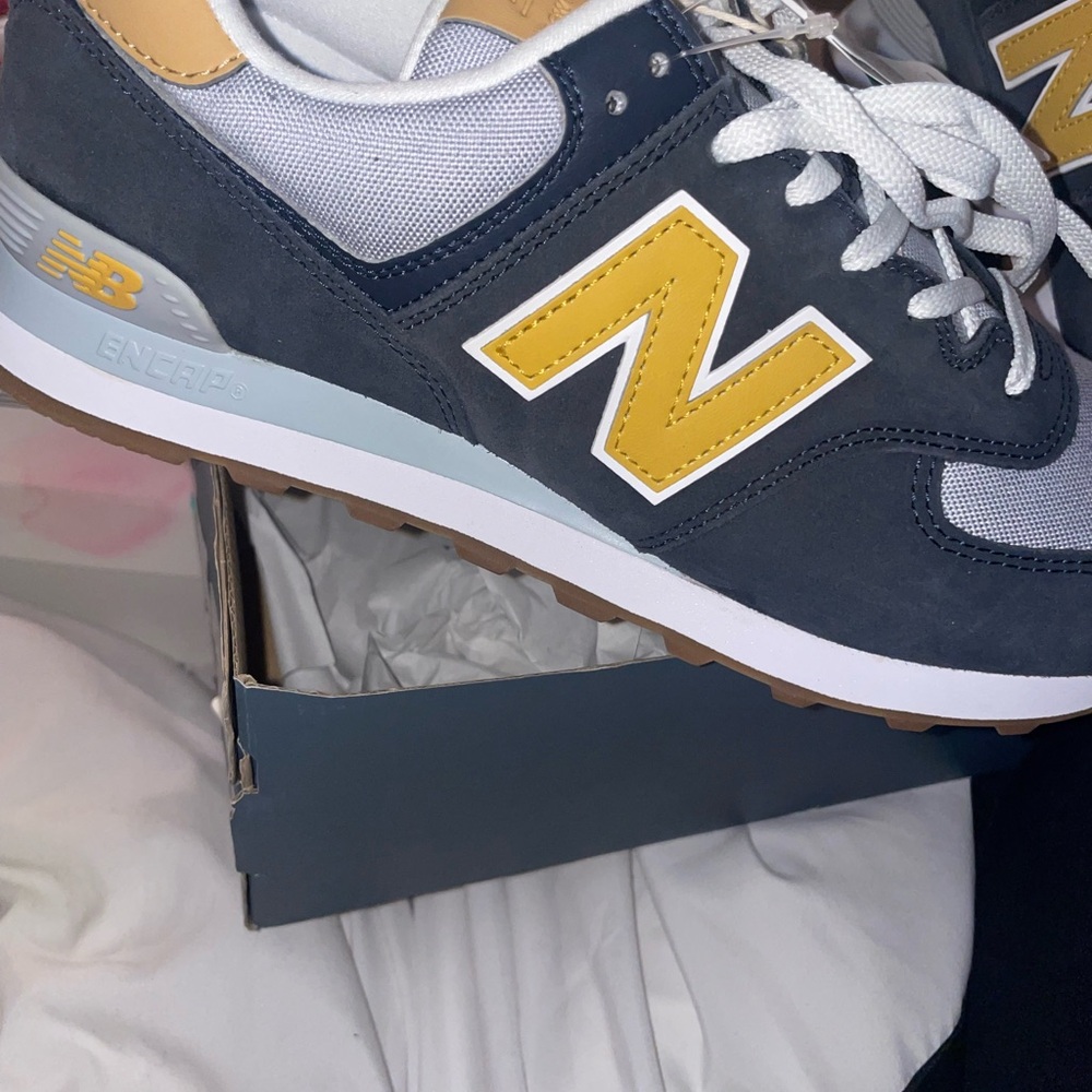 New Balance Navy, Gray and Yellow 574 Retro Sneakers sz8.5 Mens - Picture 3 of 7